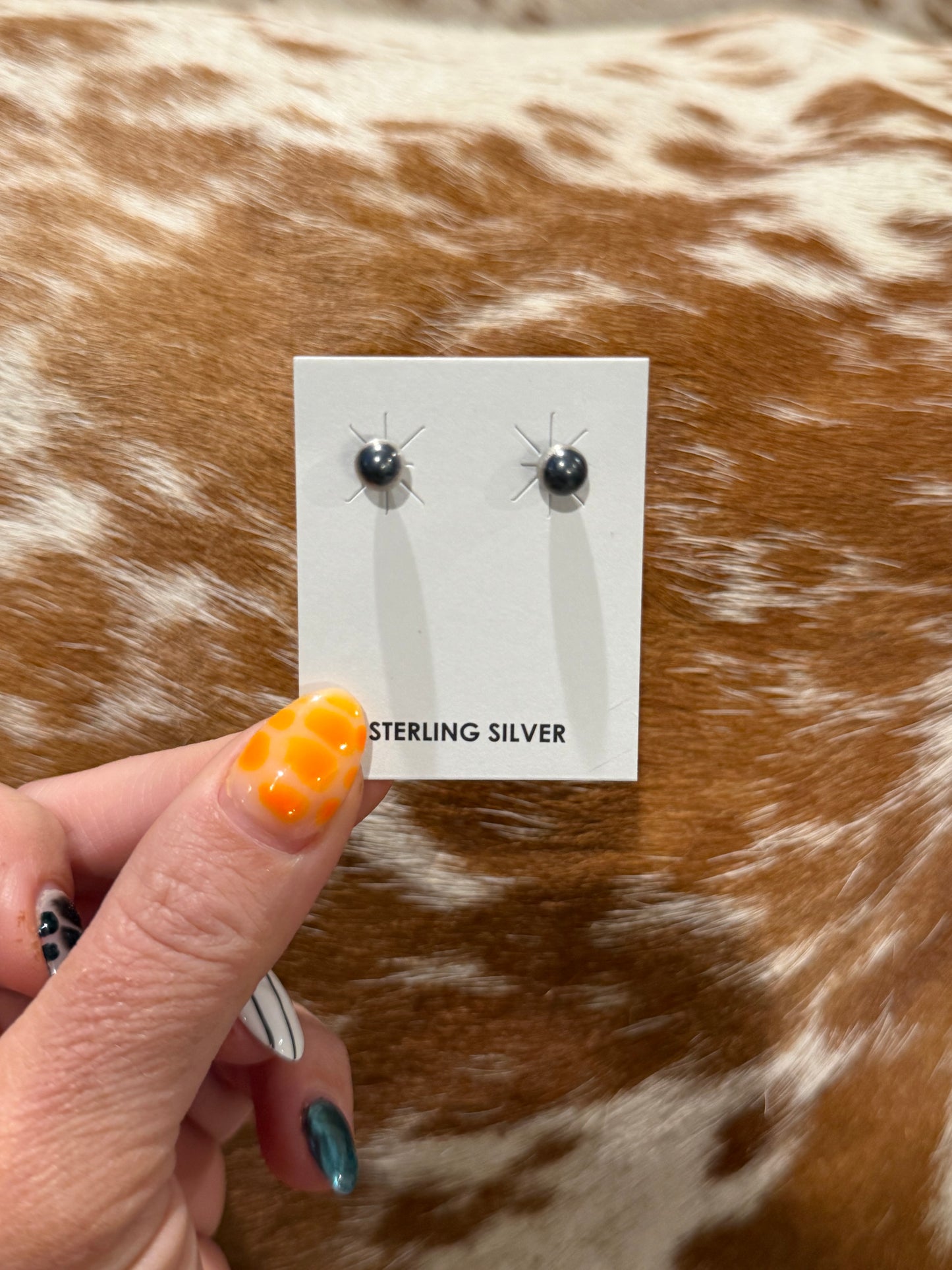Pearl studs