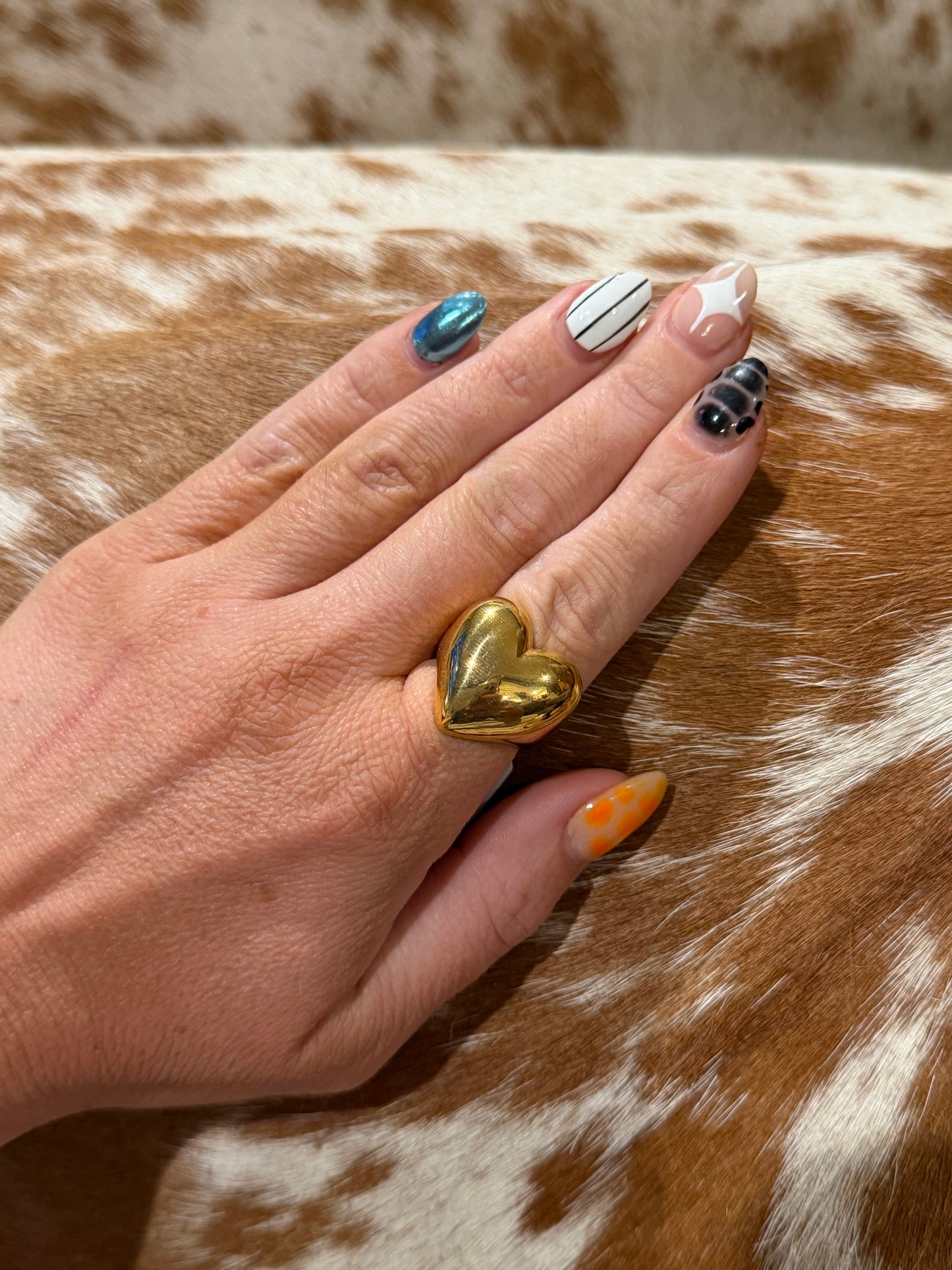 Gold heart ring
