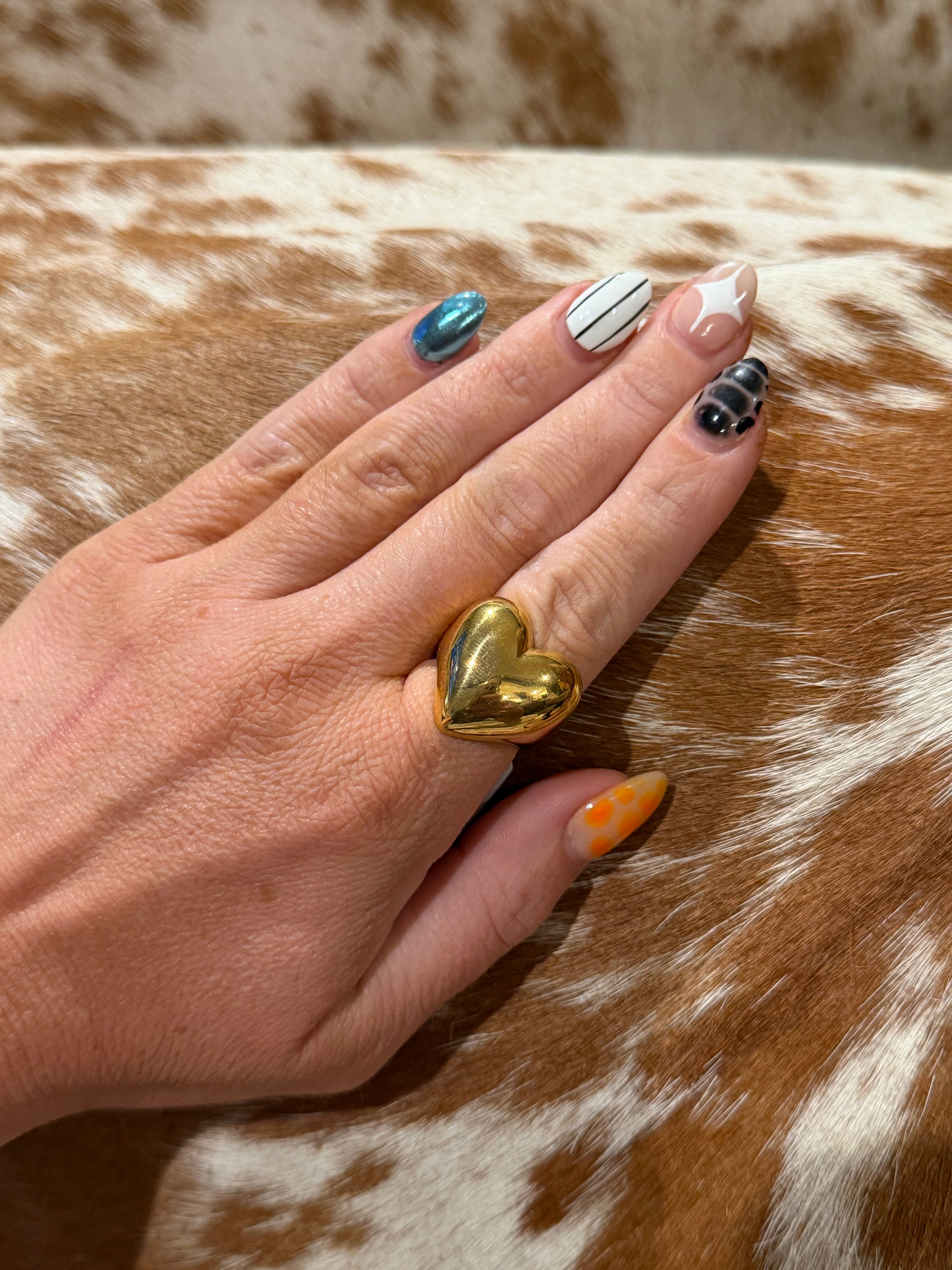 Gold heart ring