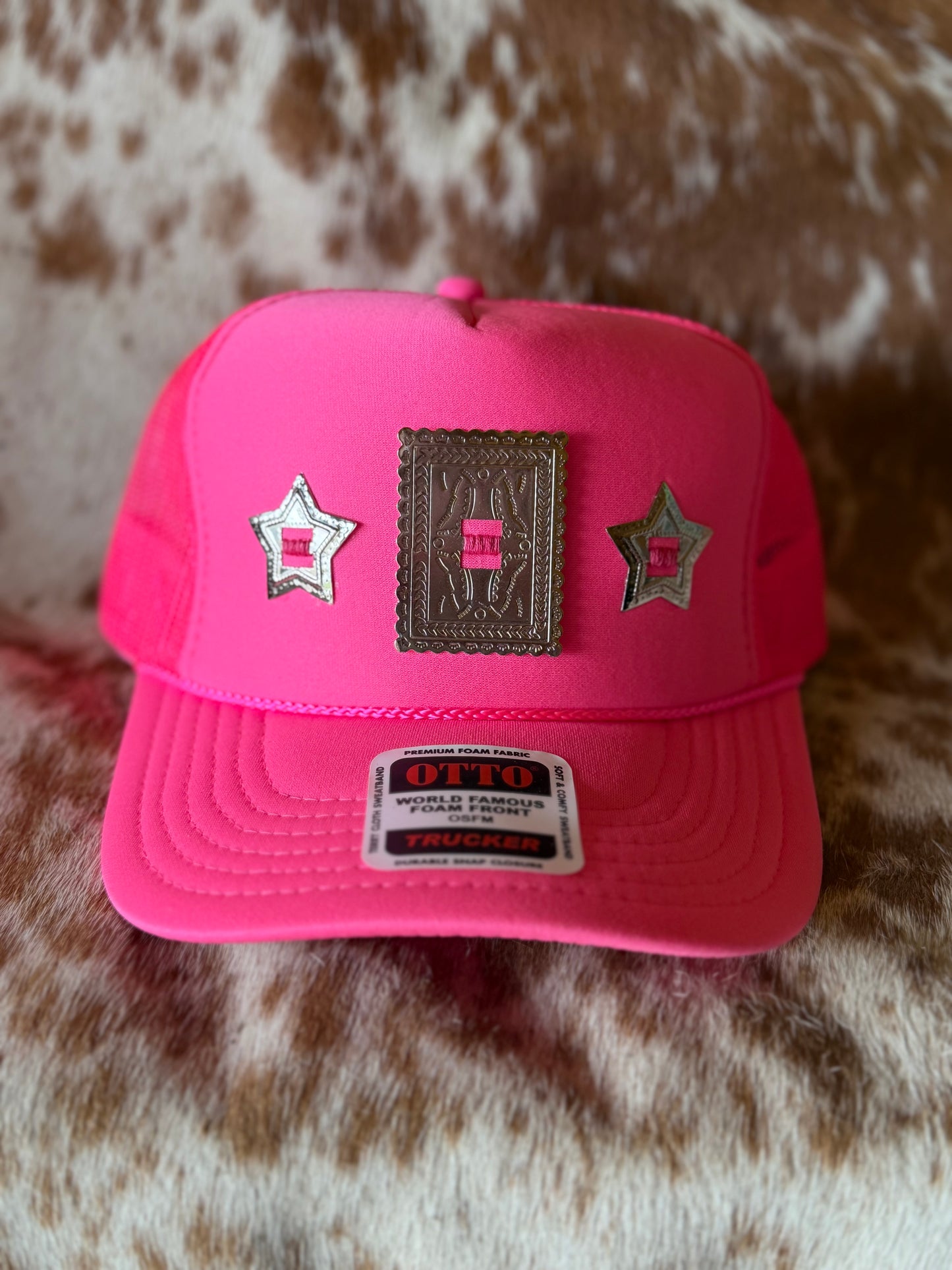Silver concho & hot pink hat