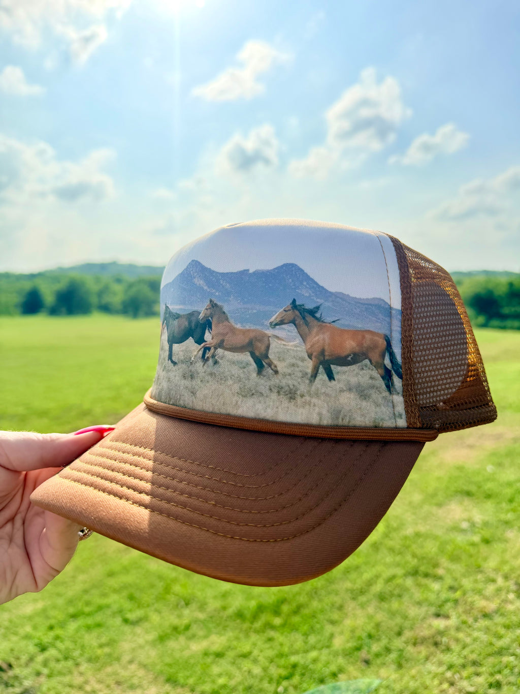 Running horses hat