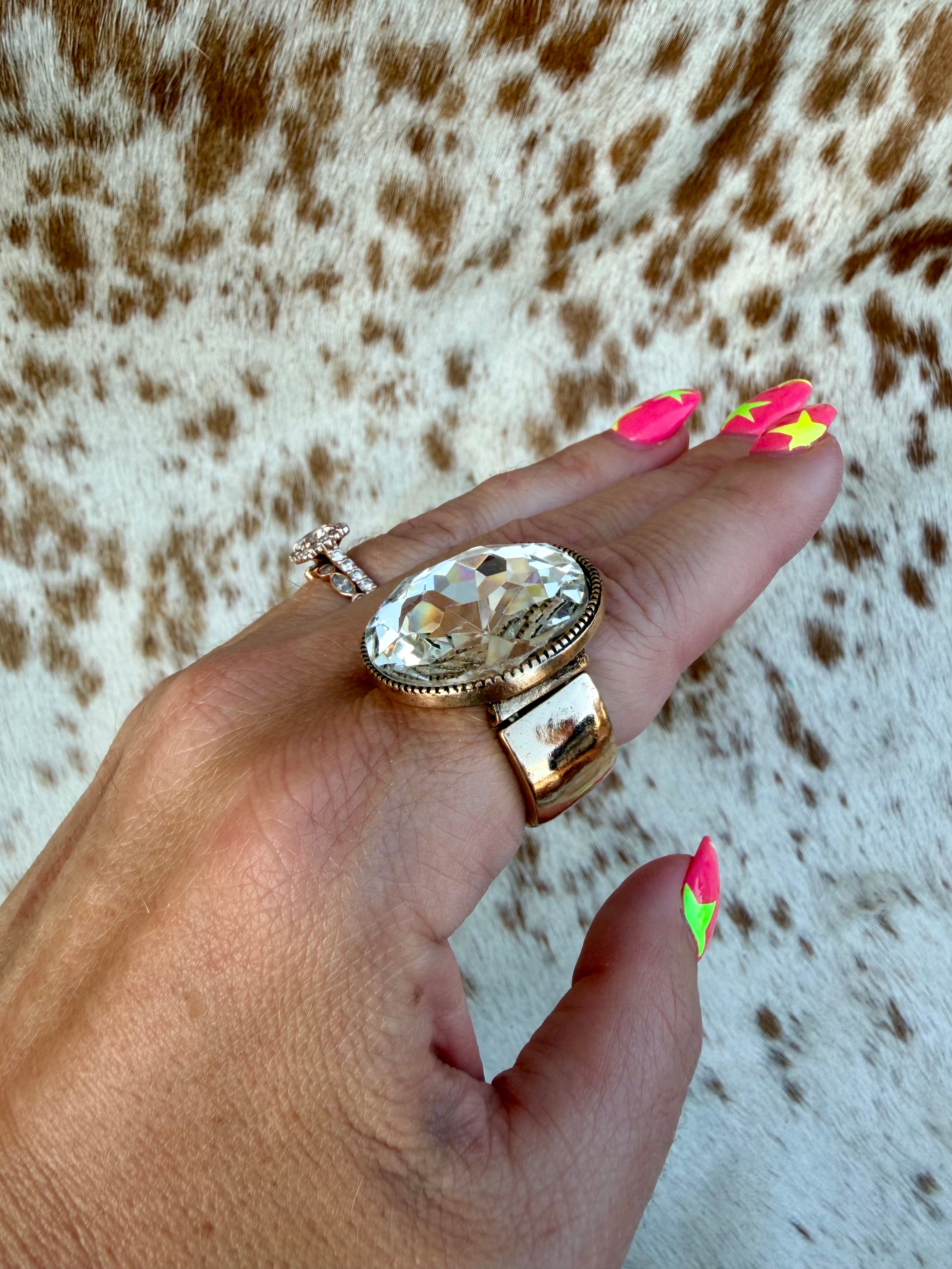 Round sparkle ring