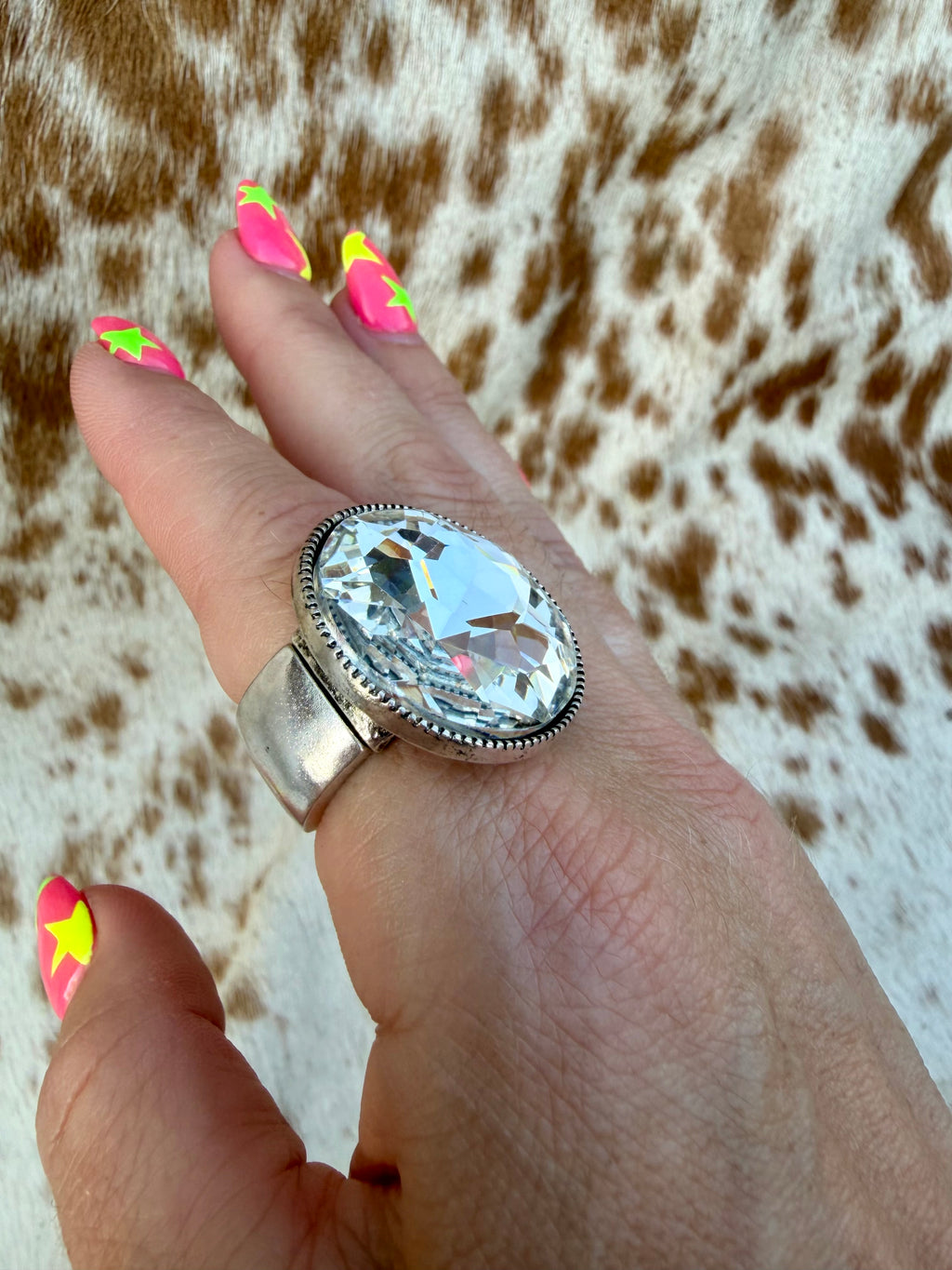 Round sparkle ring