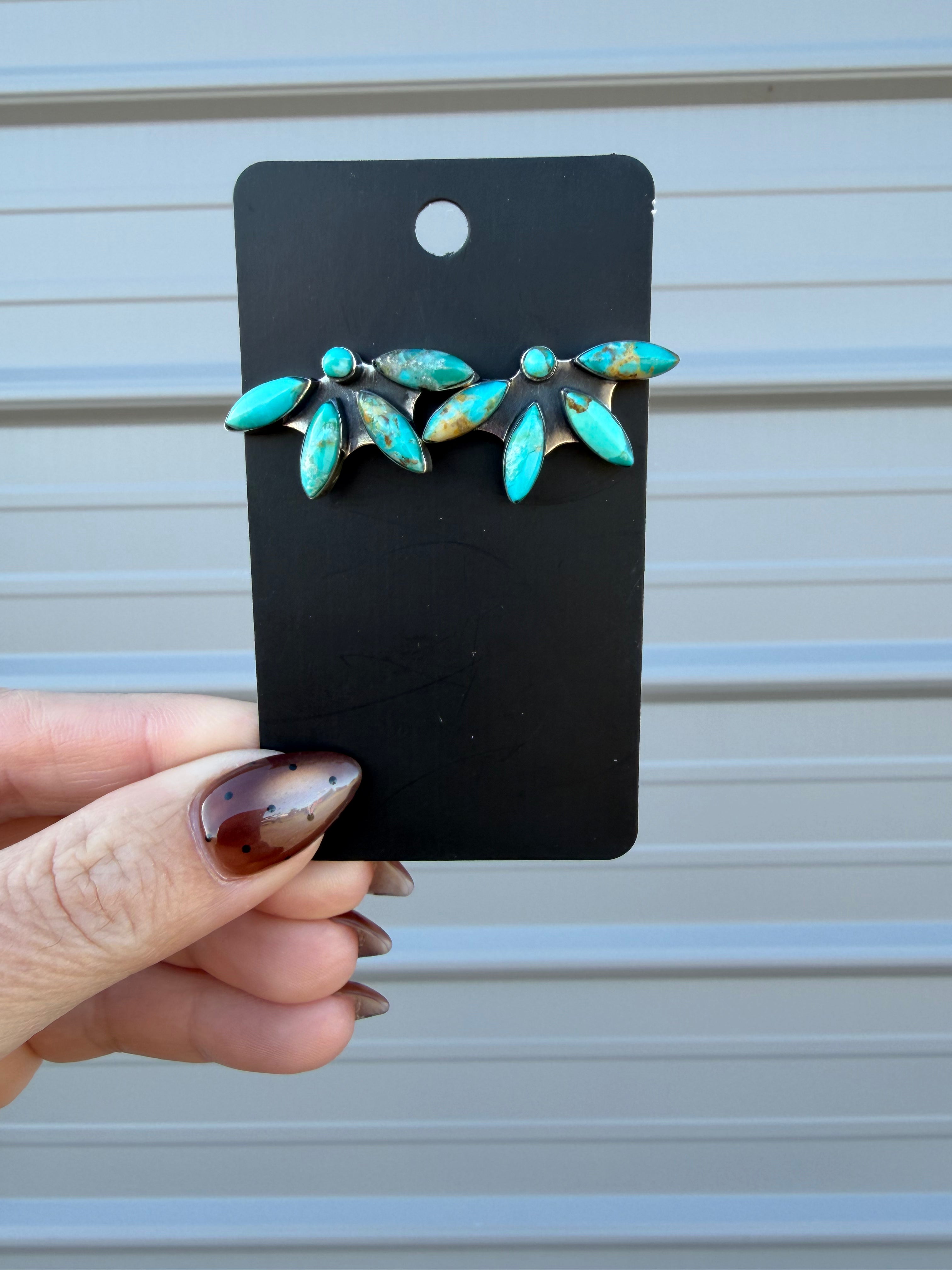 Turquoise half bloom clusters